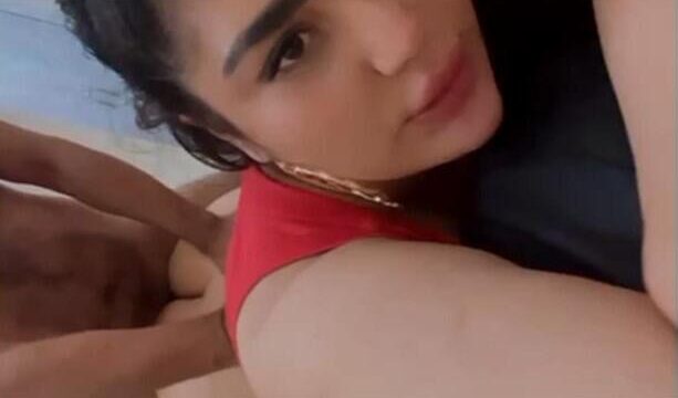 سکس دختر حشری و خوشگل روی تخت