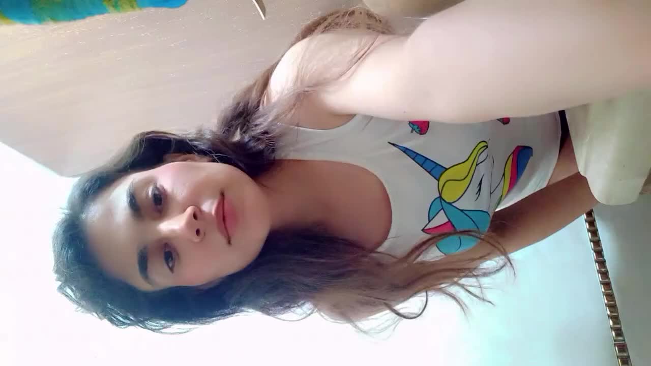 ممه نمایی دختر کم سن ایرانی در دستشویی