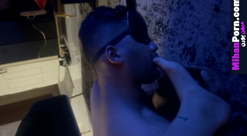 ساک زدن و فوت فیتیش پسر ایرانی برای شیمیل پا سکسی