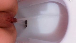 شاشیدن دختر کم سن ایرانی صبا خانوم